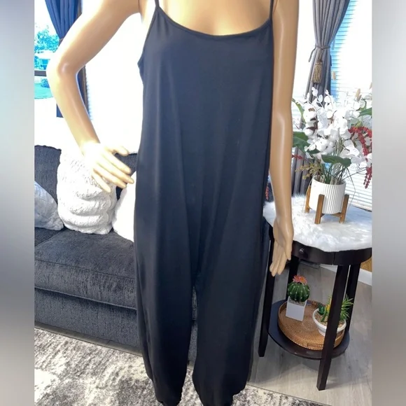 Women’s Solid Sleeveless Jumpsuit Size Medium - Picture 7 of 14